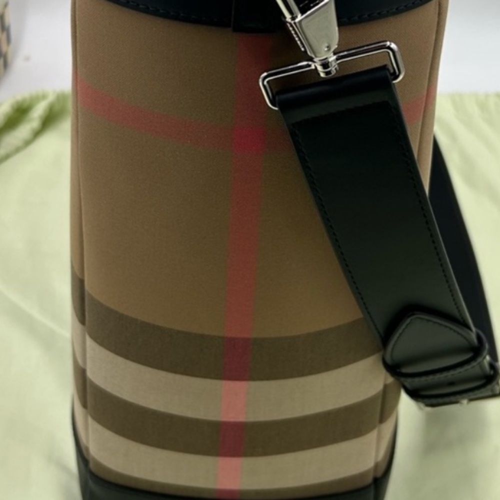 Burberry Ormond giant leather check tote bag . NWT - Picture 4 of 8